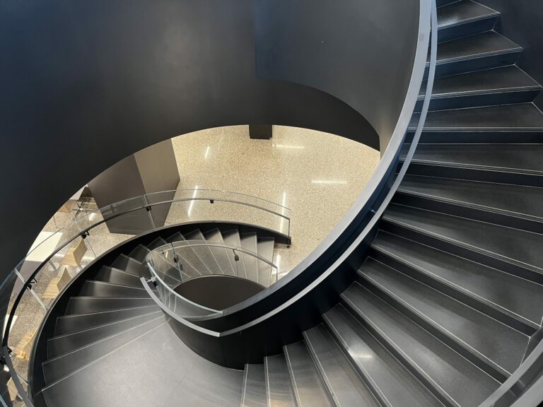 14-0716-Reamenagement-du-Lobby-de-la-Tour-CIBC-escalier-monumental-3-scaled