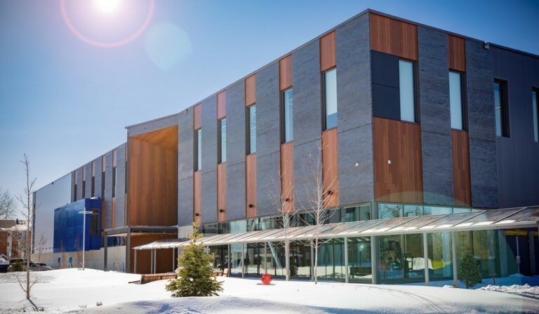Centre-Multifonctionnel-Espace-des-Batisseurs-de-Varennes_Credit-photo-Ville-de-Varennes-6